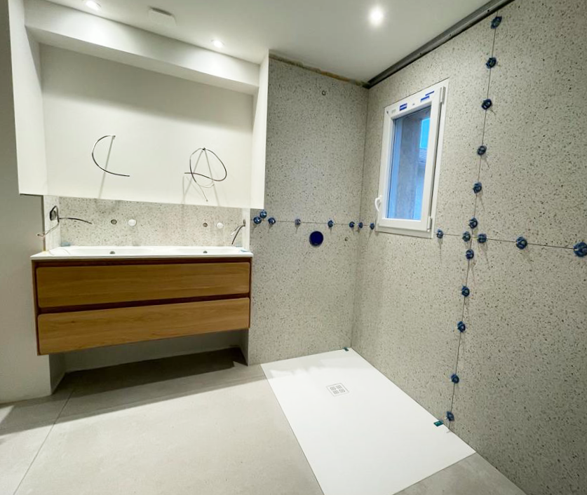 Pose de carrelage sol Biarritz, carreleur Biarritz, DT Carrelage, rénovation salle de bain Biarritz